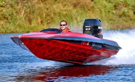 cockpit design drags in performance powerboats