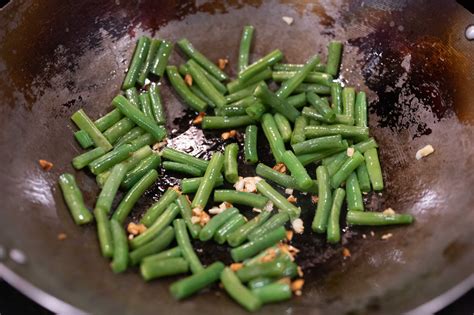 Crispy Garlic Stir Fried Green Beans - Pacific Potluck