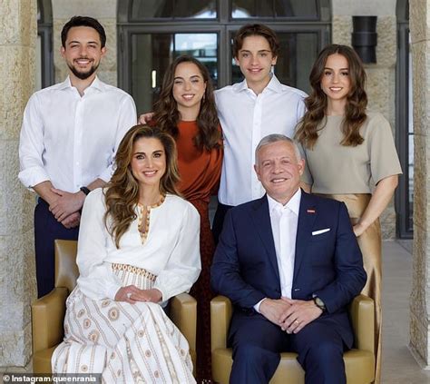 Queen Rania of Jordan shares new portrait with her family for New Year ...