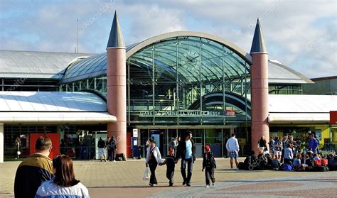 Paris Disneyland railway station – Stock Editorial Photo © Siempreverde ...