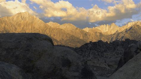 Sunrise at Alabama Hills, Eastern Sierra California [oc][2048x1152] : r ...