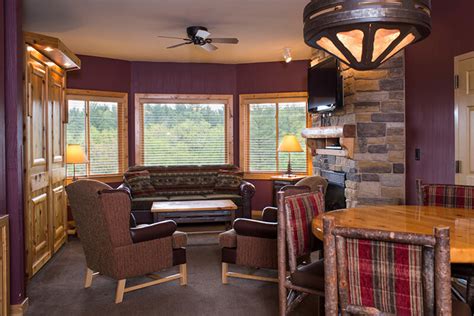 Accessible 2 Bedroom Premier Condo - Glacier Canyon Lodge