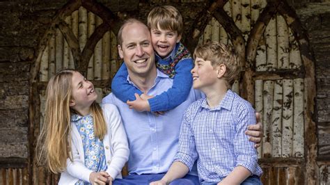 William, Kate, and children embrace holiday cheer in latest Royal ...