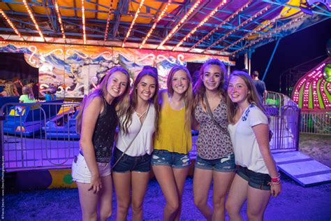 northern-wisconsin-state-fair-night-carnival-portraits-girls-posing-in-group-8002 | Dewitz ...