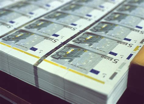 Euro banknote production