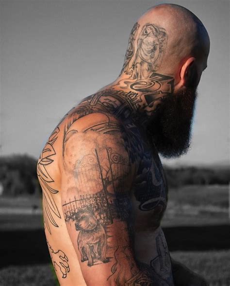 La imagen puede contener: una o varias personas | Head tattoo hair, Hair tattoos, Beard styles