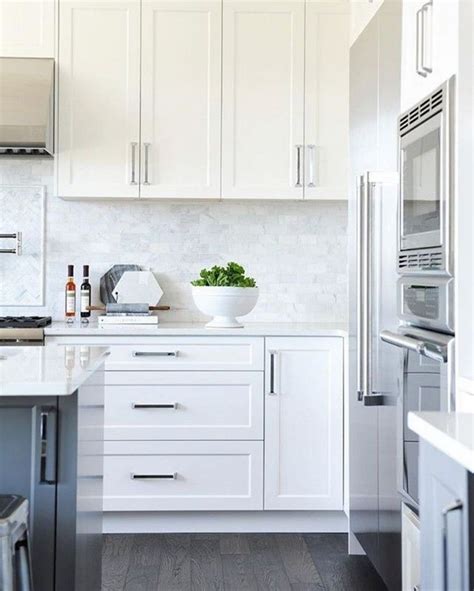 70+ Stunning White Cabinets Kitchen Backsplash Decor Ideas | Kitchen cabinets and backsplash ...