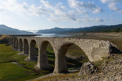 Hokkaidō “Phantom Bridge” Appears as Lake’s Water Level Subsides | Nippon.com