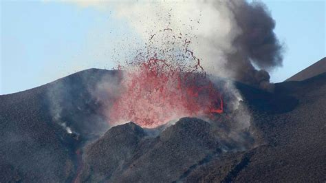 Volcano Erupts Destroying Cape Verde Villages | World News | Sky News