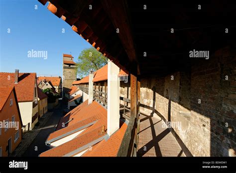 City wall with defense walk, at the Reimlinger Tor gate, Noerdlingen in ...