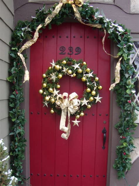 31 Creative Front Door Christmas Decorations - Top Dreamer