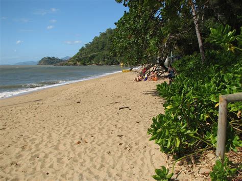 Around we GO!!!!: Cairns - Trinity Beach