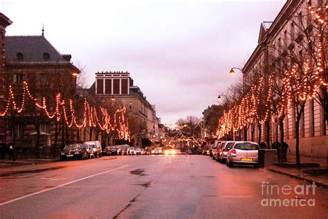 Paris Holiday Christmas Street Scene - Christmas In Paris Photograph by ...