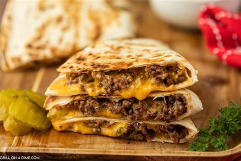 Blackstone Cheeseburger Quesadillas - grillonadime.com