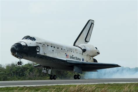 File:STS-119 Discovery landing01.jpg - Wikipedia