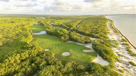 The best golf courses in Cancun - Sky Wheel Cancun