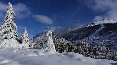 Bariloche, Argentina Just Got Slammed With One of the Biggest Snowfalls in the Last 20-Years ...