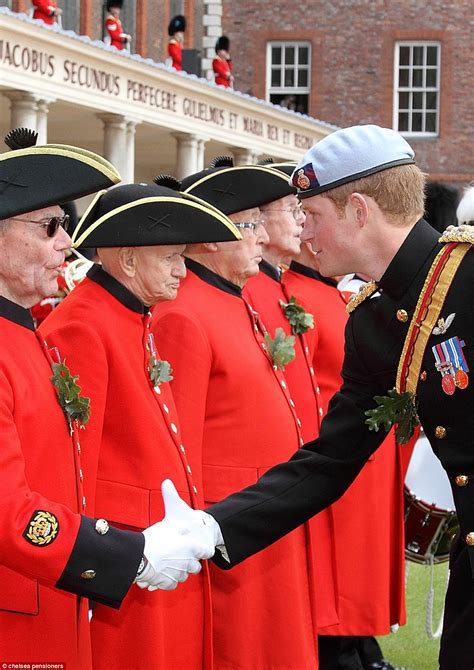 Crowds gather for Harry and Meghan's first walkabout | Daily Mail Online