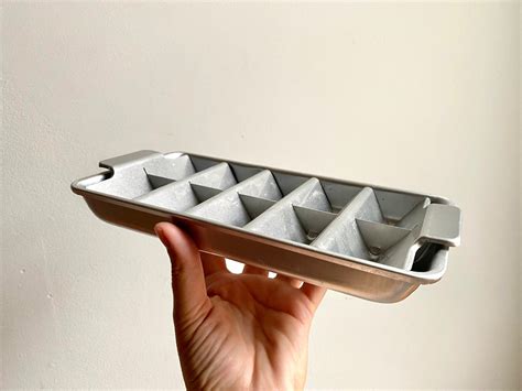 Why You Should Switch to Non Plastic Ice Cube Trays + Great Options