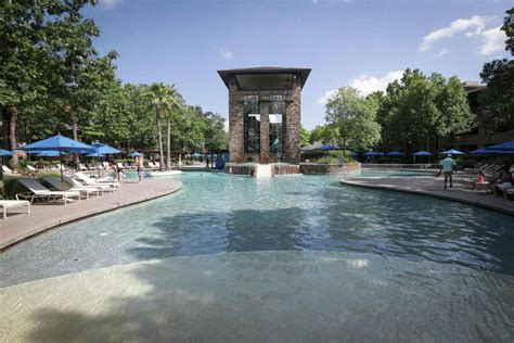 Hotels in The Woodlands draw leisure travelers upon reopening