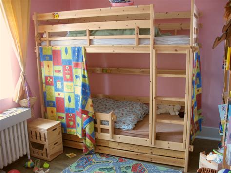File:Bunk bed.jpg - Wikimedia Commons
