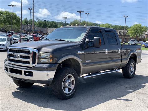 Pre-Owned 2005 Ford F-250 Super Duty Lariat 4WD Crew Cab 156″ 4WD