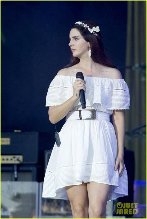 Photo: lana del rey performs salvatore live for first time a cappella ...