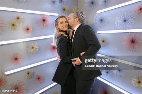 Betty Gilpin and Cosmo Pfeil attend Netflix 2019 SAG Awards after... News Photo - Getty Images