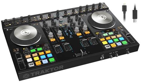 Native Instruments Traktor Kontrol S4 MK2 with Lighning Cable