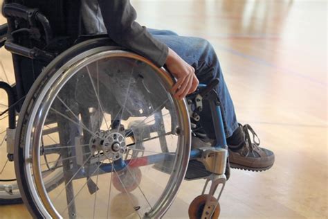 Quadriplegia: Facts, causes, complications, diagnosis, & management | FactDr