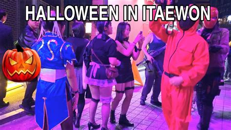 [4K]Halloween in Itaewon 2022 Taking pictures with halloween costumes ...