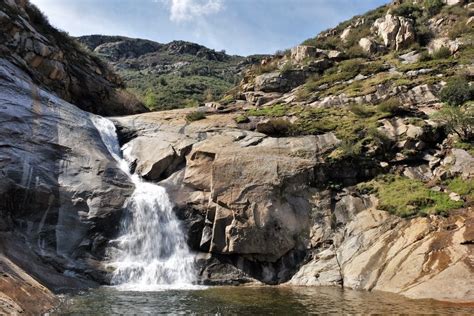 12 Breathtaking Waterfalls That Are Worth Hiking To