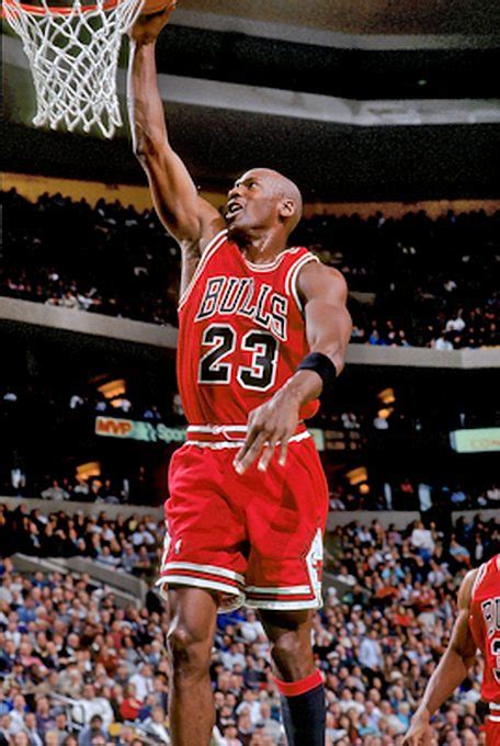 Michael Jordan Pictures: MJ dunking the ball for the Bulls in 1988. Picture 3