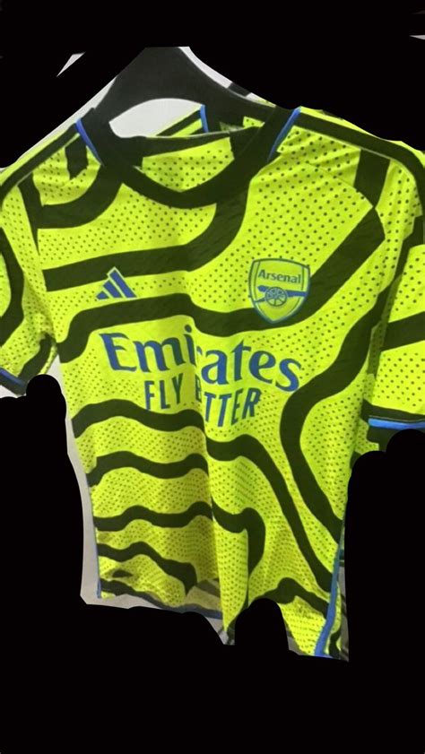 Nouveaux (et beaux) maillots foot Arsenal 2023/2024 avec Adidas