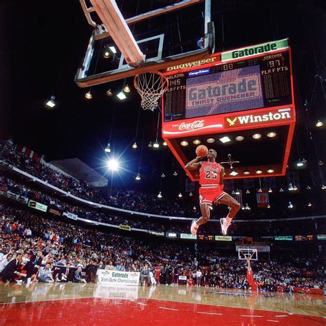 Michael Jordan at the 1988 Slam Dunk Contest : OldSchoolCool