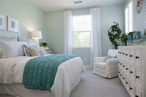 Green Bedroom Photos and Decorating Tips