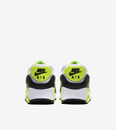 Air Max 90 'Volt/Particle Grey' Release Date. Nike SNKRS SG