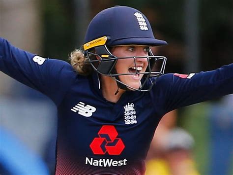 Top 10 Most Beautiful Female Cricketers In The World - Learn New Things ...