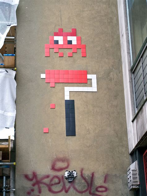 space invaders graffiti - Google Search | Space invaders art, Space art ...