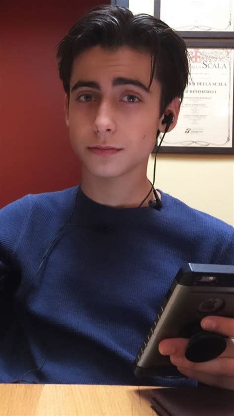 Aidan Gallagher | Netflix filmes e series, Series e filmes, Wallpapers ...