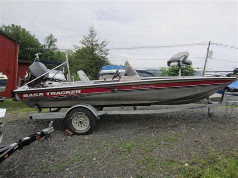 2003 Bass Tracker Aluminum Fishing Boat with trailer! for Sale in ...