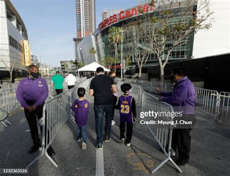 Lakers Fans Staples Center Photos and Premium High Res Pictures - Getty ...