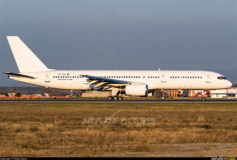 TF-FIW - Icelandair Boeing 757-200 at Rome - Fiumicino | Photo ID 1270046 | Airplane-Pictures.net