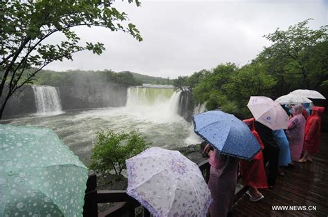 Scenery of Diaoshuilou Waterfall in NE China (1/3) - Headlines ...