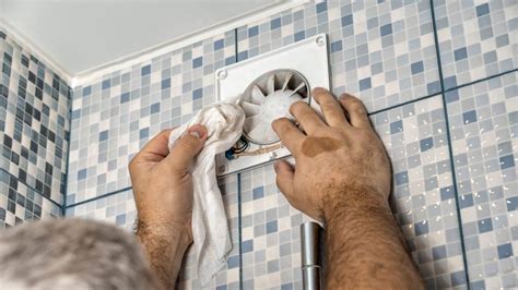 Should Bathroom Exhaust Fan Ducts Be Insulated? (3 Reasons Why) – Best ...