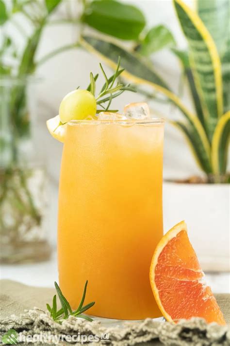 Vodka and Grapefruit Juice Recipe - The Classic Greyhound Drink