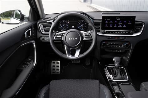 2022 facelift Kia Ceed oogt sportiever, rijdt veiliger | AutoGids