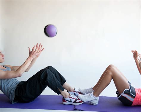 4 Ways to Perform the Medicine Ball Sit up Exercise - wikiHow