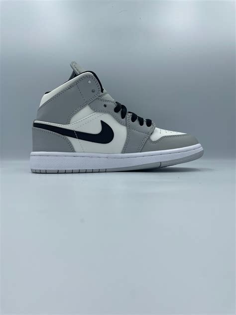 NIKE AIR JORDAN 1 MID ‘LIGHT SMOKE GREY’ – DJT KICKS