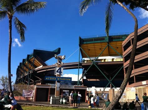 GREAT EATS HAWAII: ALOHA STADIUM - HAWAII WARRIOR FOOTBALL